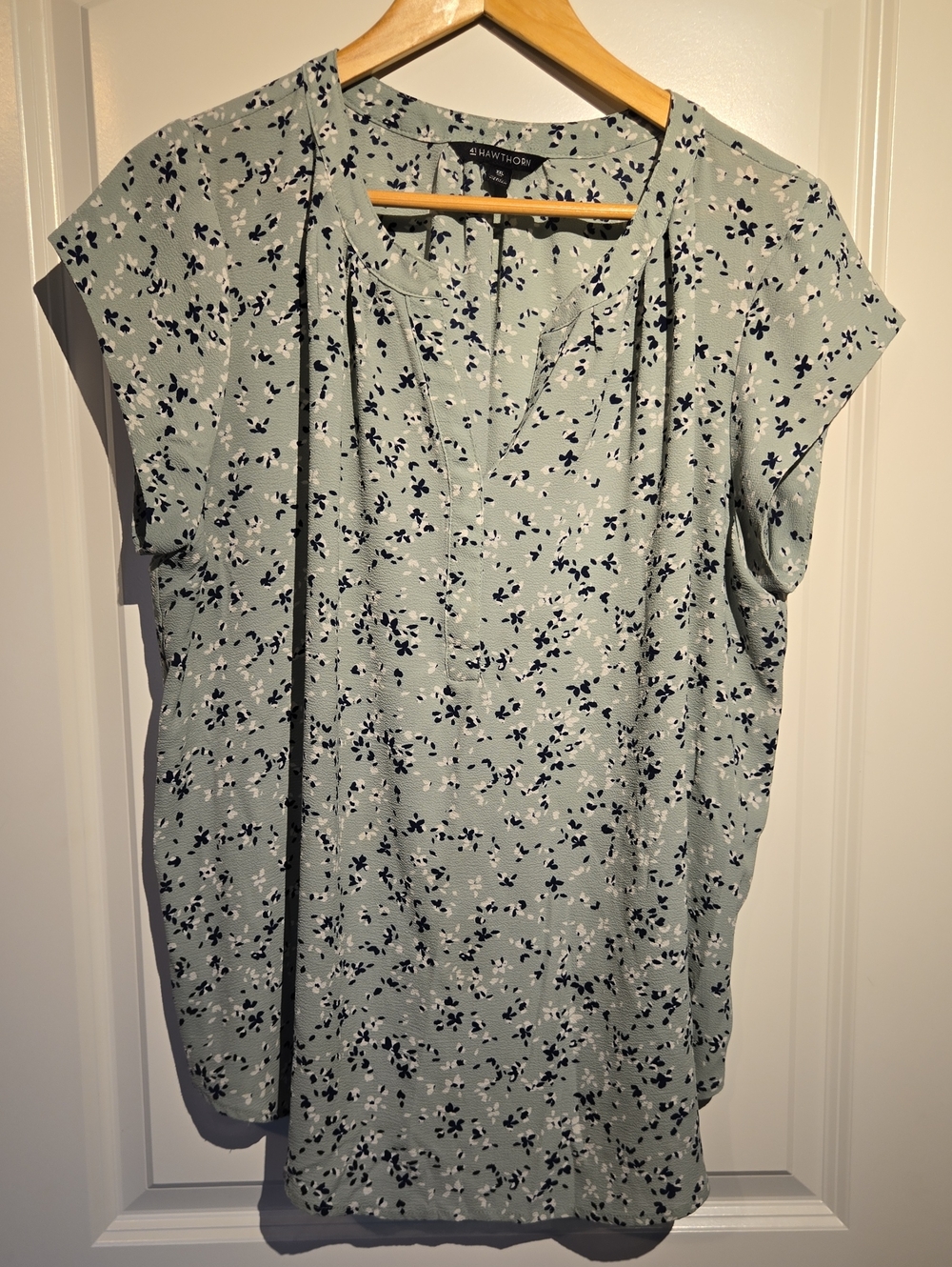 41 Hawthorn Mint Green Floral Cap-Sleeve V-Neck Blouse